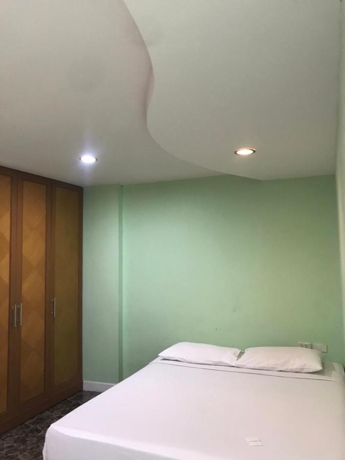 Rod Fai Fah Apartment Bangkok Eksteriør billede